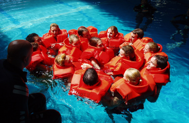stcw95-marine-rescue-raft-training-course4.jpg